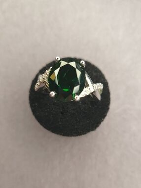 Classic Green Oval Solitaire Ring with Pavé Shoulders